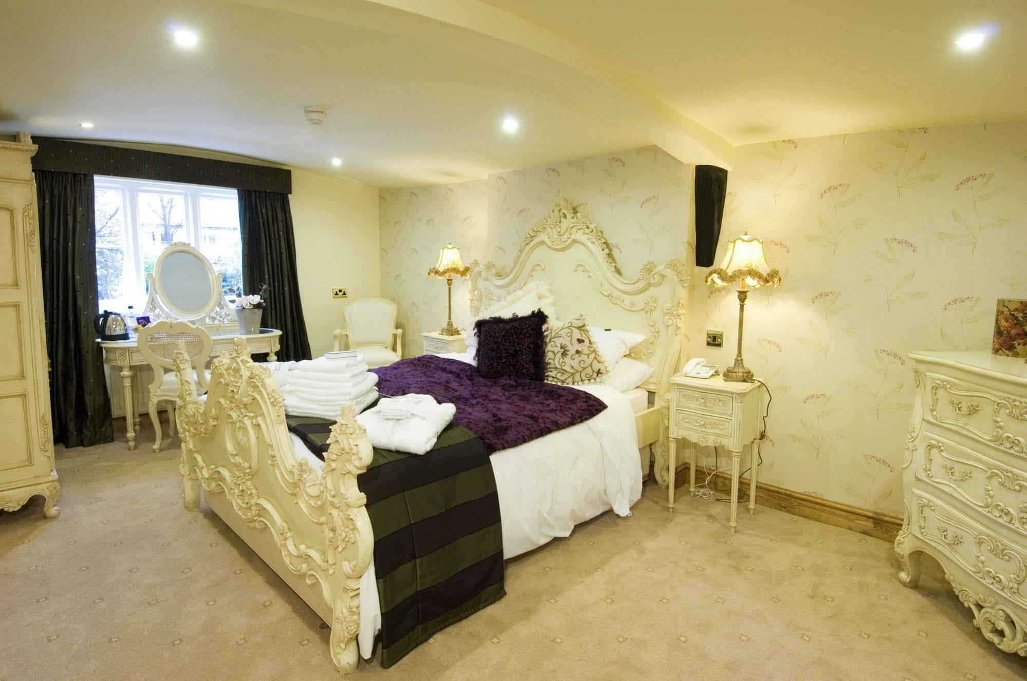 Angmering Manor Hotel Room photo